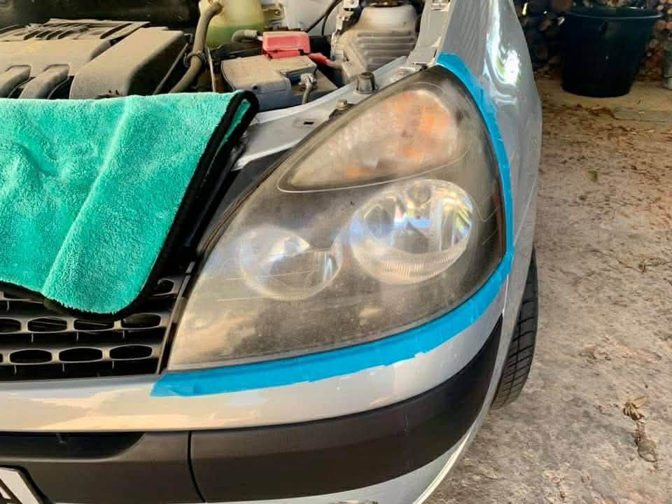 Phare de Renault Clio avant rénovation